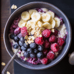 Berry Oatmeal – Heartwarming & Healthy Breakfast Inspiration 6 Cozy berry oatmeal bowl with fresh berries